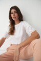 Remera escote base con broderie blanco
