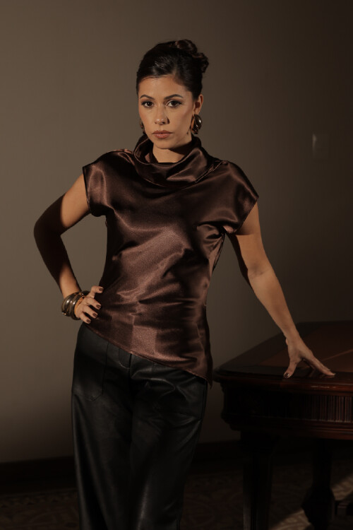 BLUSA C680/26 ASIMETRICA MANGA JAPONESA CUELLO VOLCADO Marron