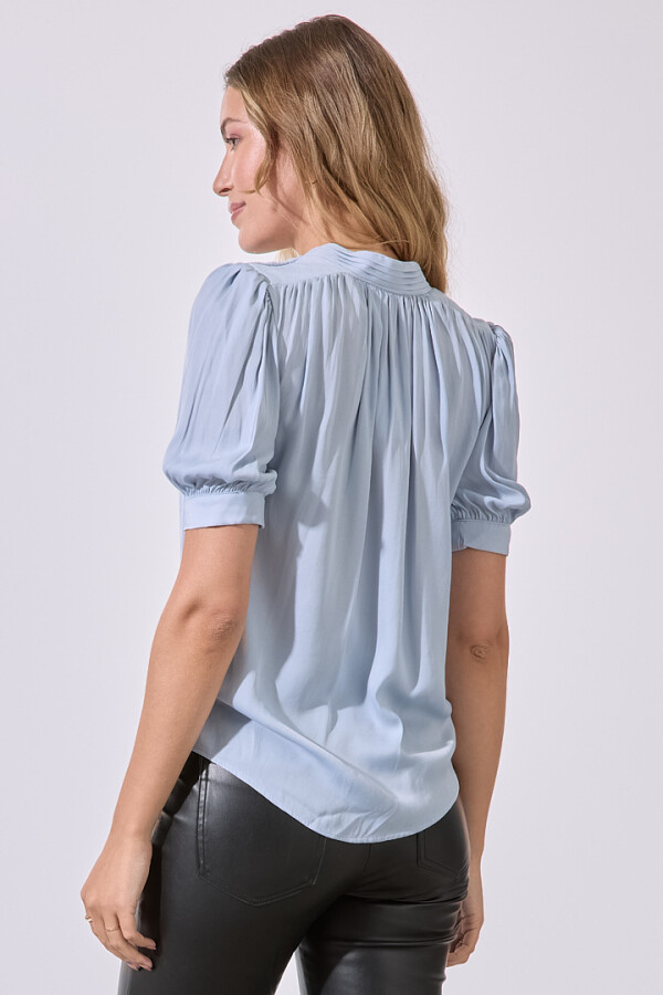 Blusa Saten Plisado CELESTE