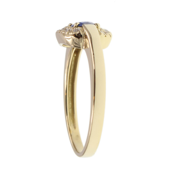 Anillo Giorgia en oro amarillo 18k con brillantes y zafiros azules (ADAPTAMOS NUESTROS ANILLOS A MEDIA *) Anillo Giorgia en oro amarillo 18k con brillantes y zafiros azules (ADAPTAMOS NUESTROS ANILLOS A MEDIA *)