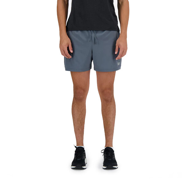 SPORT ESSENTIALS SHORT 5 INCH - NEW BALANCE GRIS