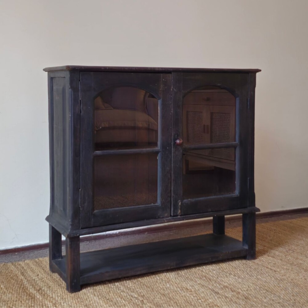 Aparador de Madera con Puertas Vidriadas Aparador de Madera con Puertas Vidriadas