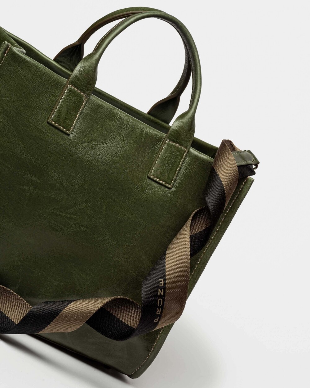 Cartera de Mano Capri En Cuero Liso Verde