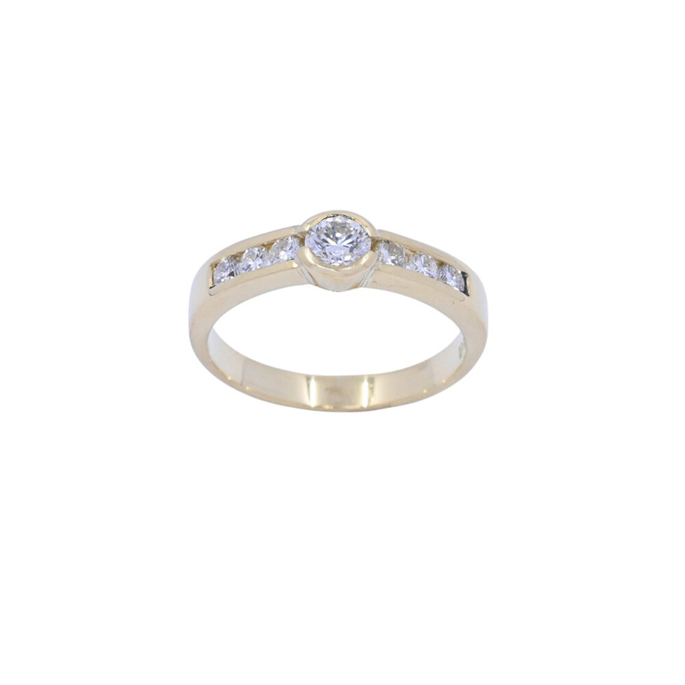 Anillo oro 18k y brillantes. Anillo oro 18k y brillantes.