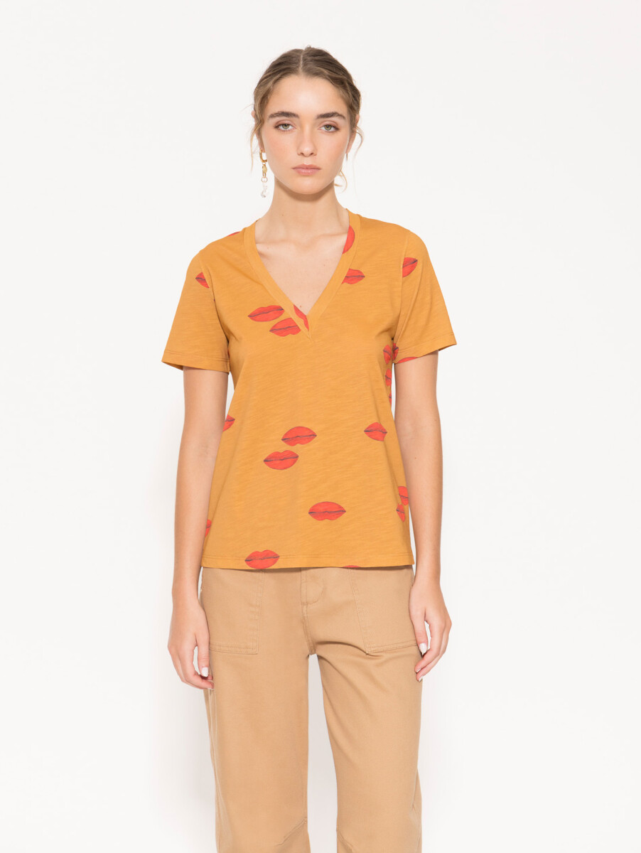 REMERA KISSES 