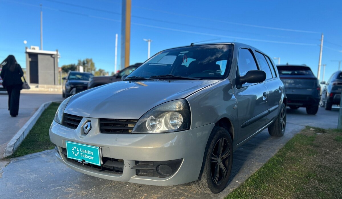 Renault Clio Expression 1.6 2006 Renault Clio Expression 1.6 2006