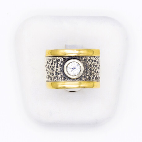 Anillo de plata 925, double en oro 18 ktes y circonia. Anillo de plata 925, double en oro 18 ktes y circonia.