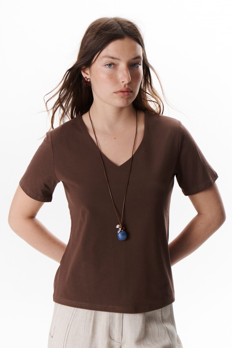 REMERA V DOBLE MARRON