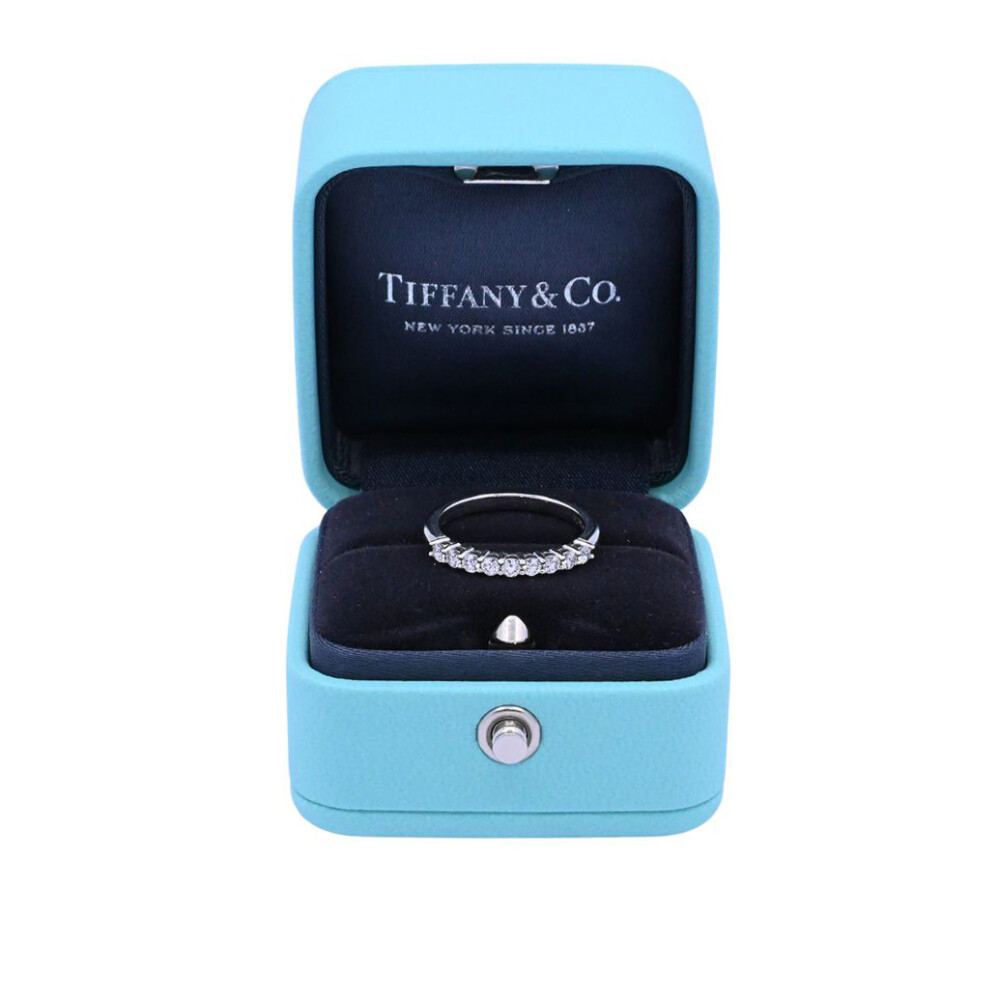 Anillo Tiffany & Co platino 950 y 9 brillantes. Anillo Tiffany & Co platino 950 y 9 brillantes.