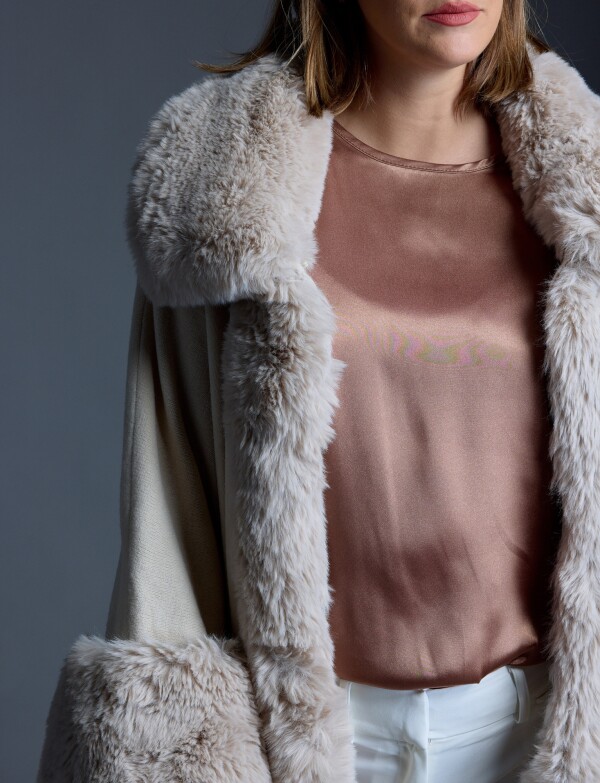 Ruana Aplique Simil Piel BEIGE