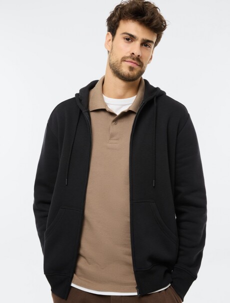 CHAQUETA BÁSICA REGULAR EN SUDADERA CON FORRO POLAR NEGRO