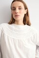 Blusa romántica blanco