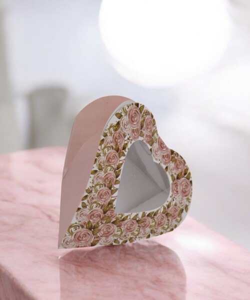 Caja corazon con visor - 17x17x5 cm. ROSA C/ ORO