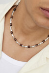 COLLAR DE CUERO CON CUENTAS DE ALEACIÓN DE METALES BAÑADA EN PLATA Y CUENTAS DE MADERA Colgante