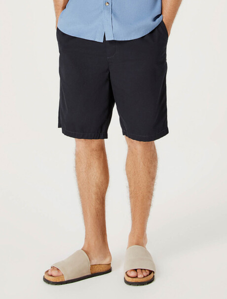 BERMUDA BÁSICA CON CORDÓN NEGRO