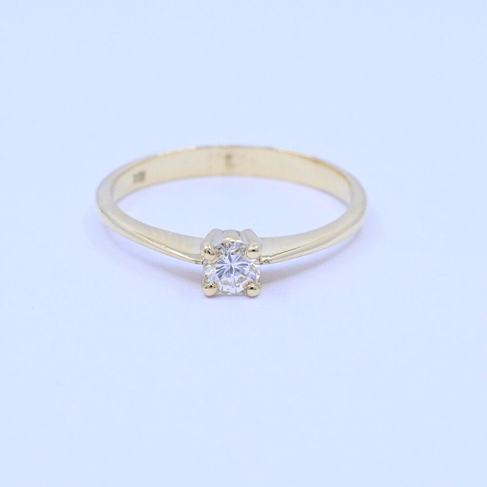 Anillo solitario oro 18k y brillante engarce 4 puntas. Anillo solitario oro 18k y brillante engarce 4 puntas.