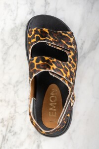 Sandalia Cuero Animal Print Marron