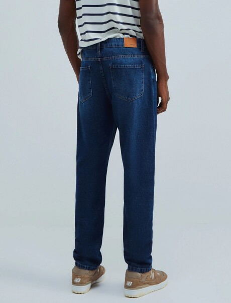 PANTALÓN DE JEAN MODELO RECTO AZUL
