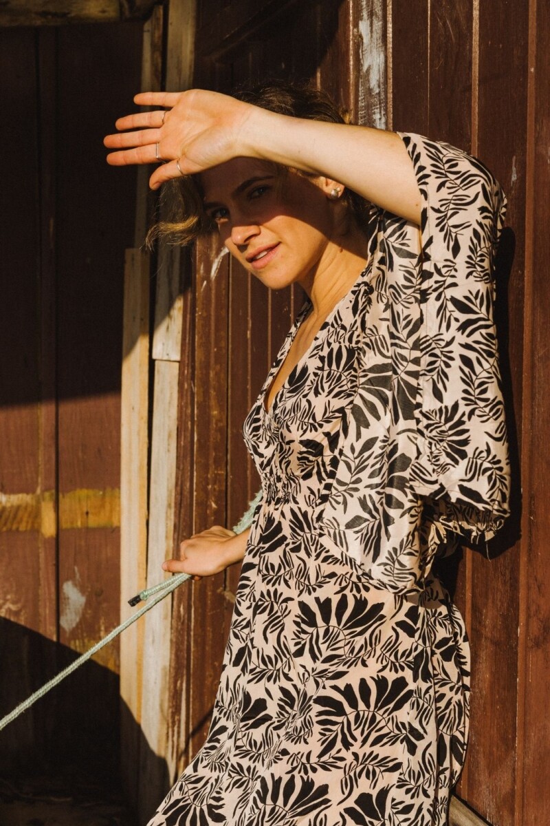 Vestido corto Cerezo Fondo beige