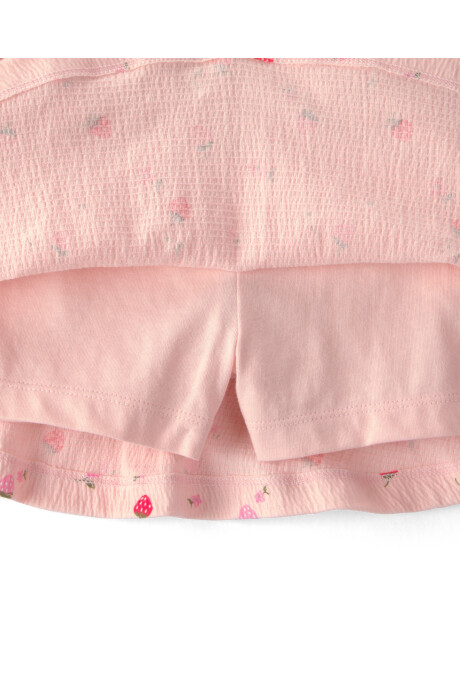 Set dos piezas de jersey arrugado, short pollera y remera, rosado, diseño frutillas. Talles 2-5T Sin color