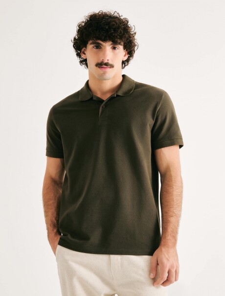 CAMISA DE CUELLO CON BORDADO VERDE MUSGO