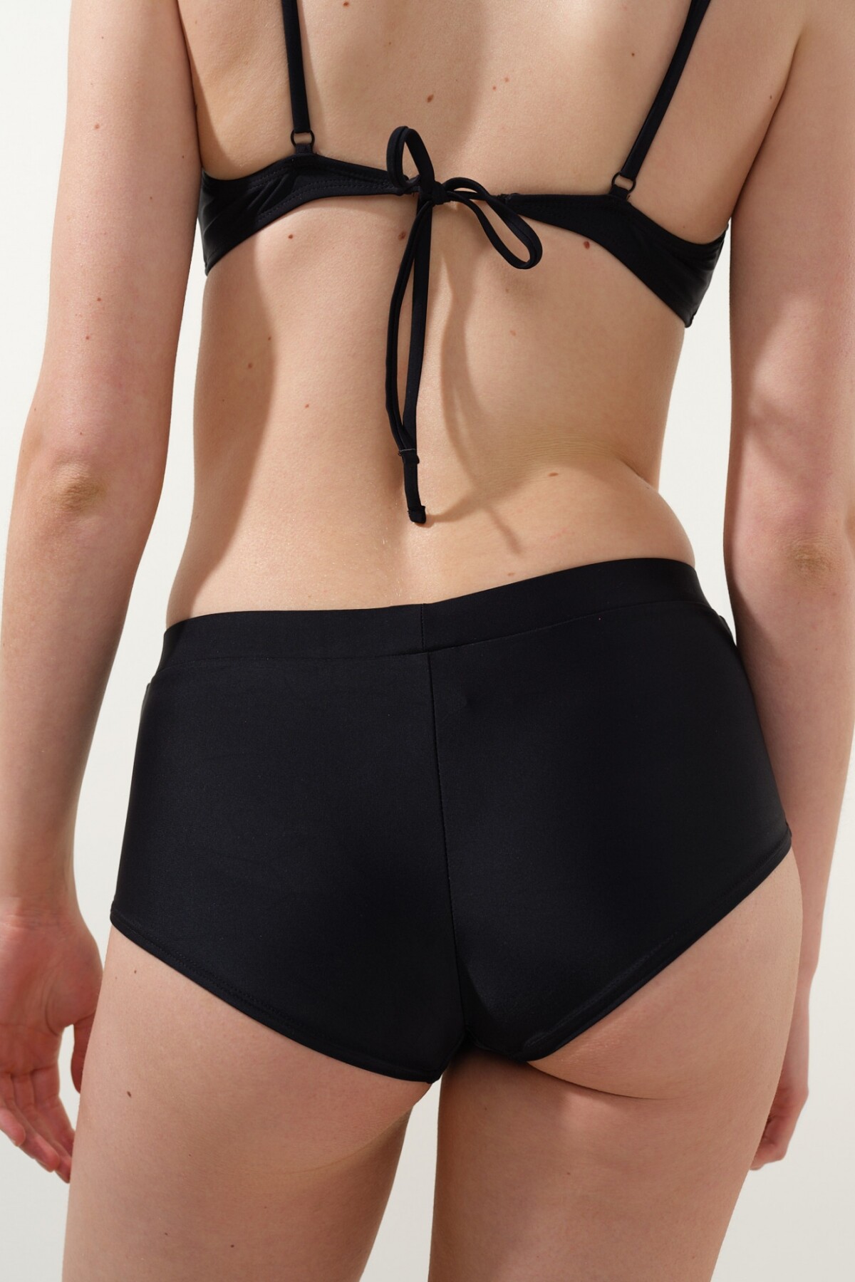 Top Escote Redondo Negro