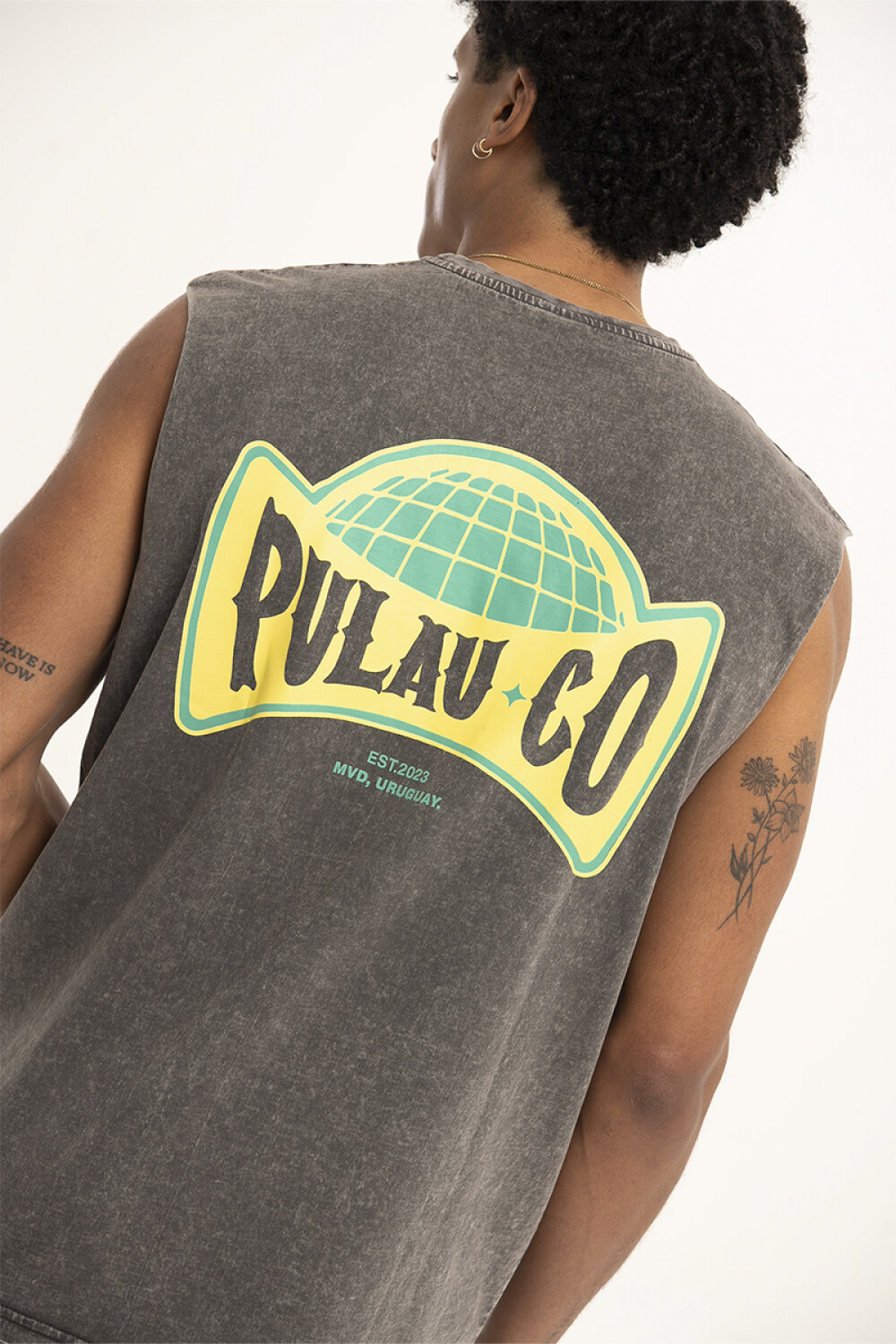 Musculosa Pulau Wwless Gris