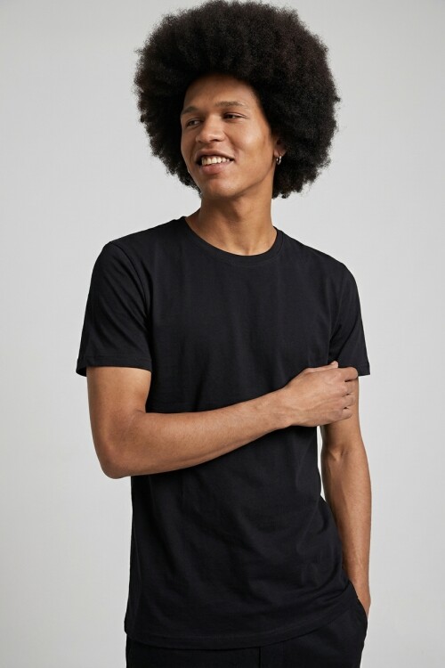 Remera cuello redondo ICONIC 150 NEGRO