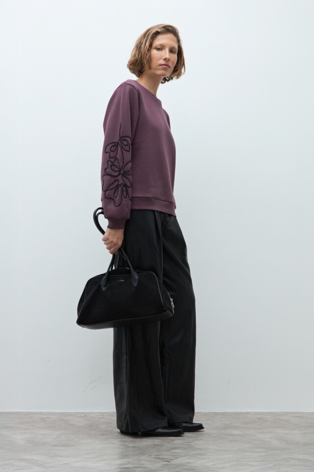 Sweatshirt con apliques en mangas ciruela