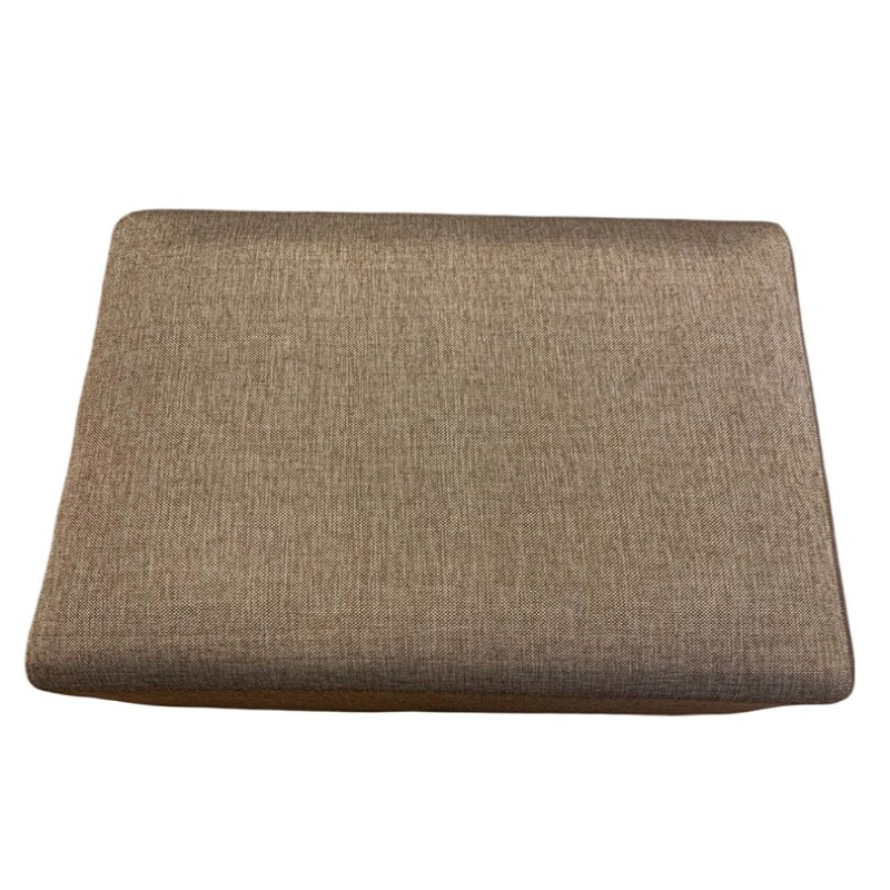 Puff rectangular tapizado en tela marrón Puff rectangular tapizado en tela marrón
