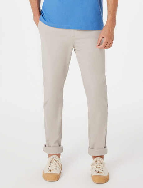 PANTALÓN TIPO GABARDINA MODELO CHINO GRIS