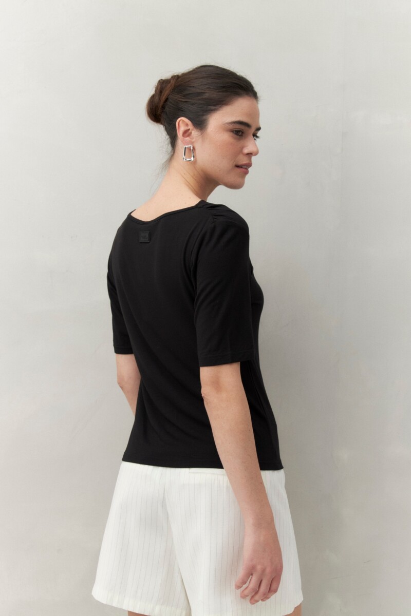 REMERA TRAVIS Negro