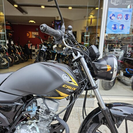 Yamaha Crux Negro