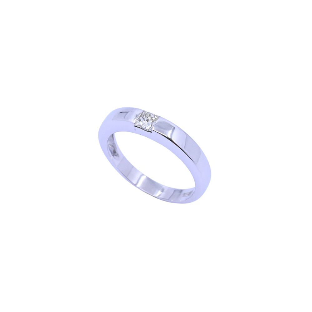 Anillo oro 18k blanco con brillantes tallado princesa. Anillo oro 18k blanco con brillantes tallado princesa.