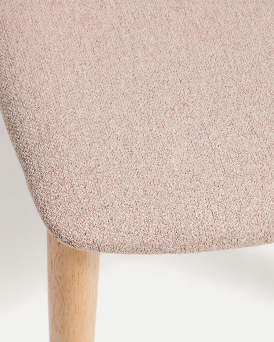 Silla Evera de chapa de roble con acabado en tono natural y chenilla beige Silla Evera de chapa de roble con acabado en tono natural y chenilla beige