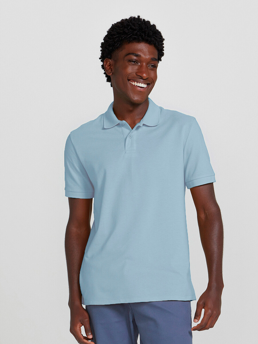 CAMISETA BÁSICA CON CUELLO - CELESTE 