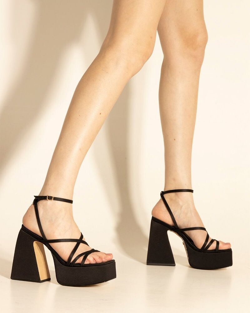 Sandalia Plataforma Tiras U