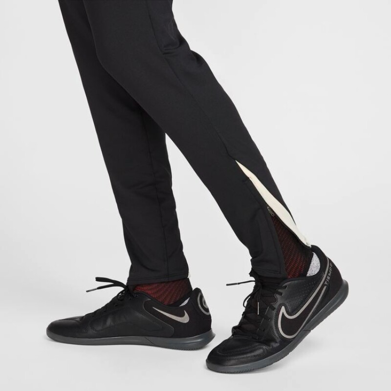 Pantalón Largo Liverpool Fc Strike Special Edition de Hombre Negro
