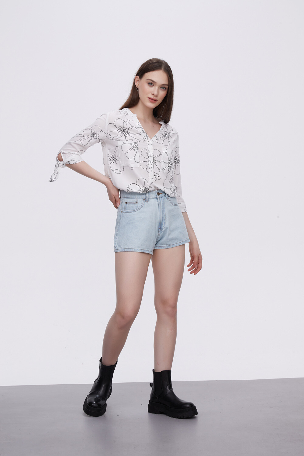 Short Kamala Celeste Claro