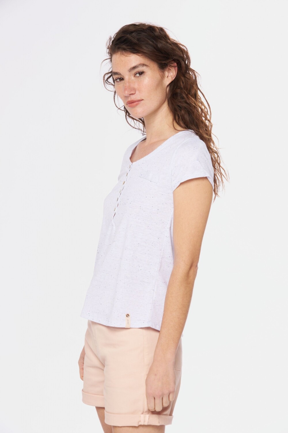 REMERA CON BOTONES Blanco