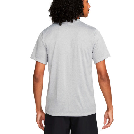 REMERA NIKE DRI-FIT LEGEND Gray