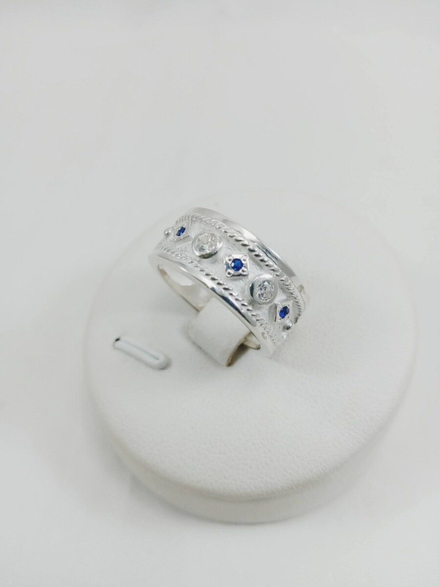 Anillo de plata con cubis azules 