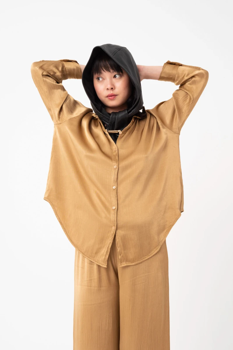 CAMISA DE TEJIDO ARRUGADO Camel