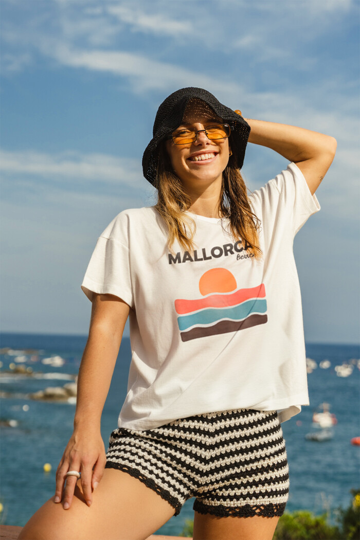 REMERA OVER OFF WHITE - MALLORCA REMERA OVER OFF WHITE - MALLORCA