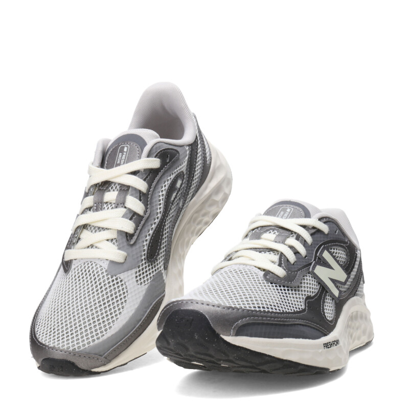 Championesde Hombre New Balance Arishi V4 Gris