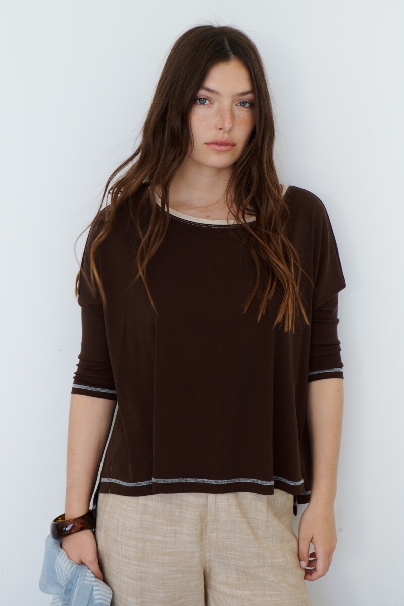 REMERA LIZA MARRON