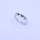 Anillo medio sin fin oro 18k blanco carril con esmeraldas carré y brillantes. Anillo medio sin fin oro 18k blanco carril con esmeraldas carré y brillantes.