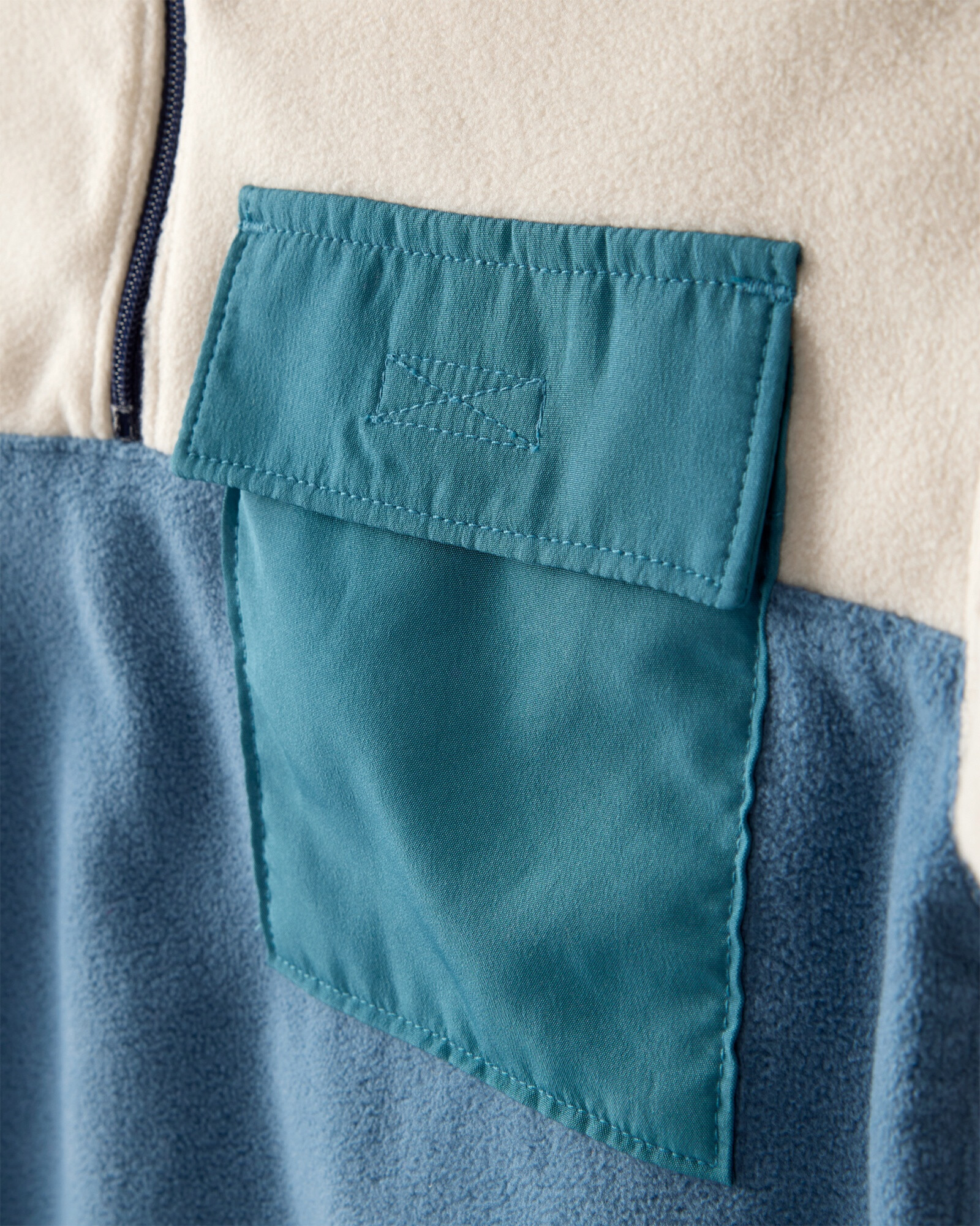 Set dos piezas, pantalón de algodón y buzo de micropolar con cierre un cuarto Sin color
