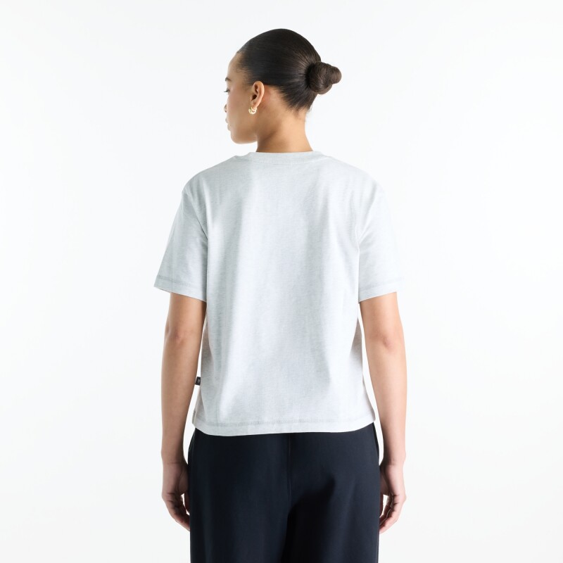 Remera New Balance de Dama - Varsity - WT62K2W4AHH GREY