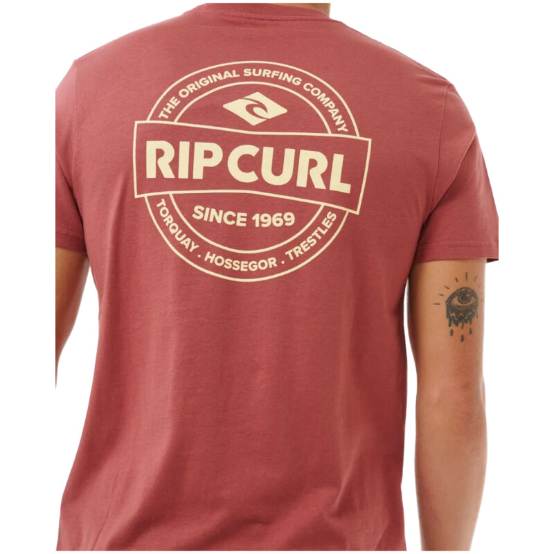 Remera Rip Curl Staple Tee - Rojo Remera Rip Curl Staple Tee - Rojo